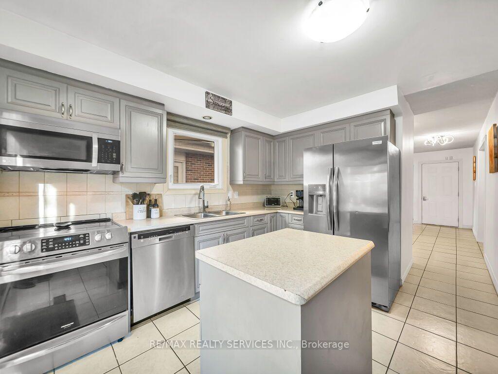 Photo 17 of 158 Fanshawe Drive, Brampton, Heart Lake West — HOMEH