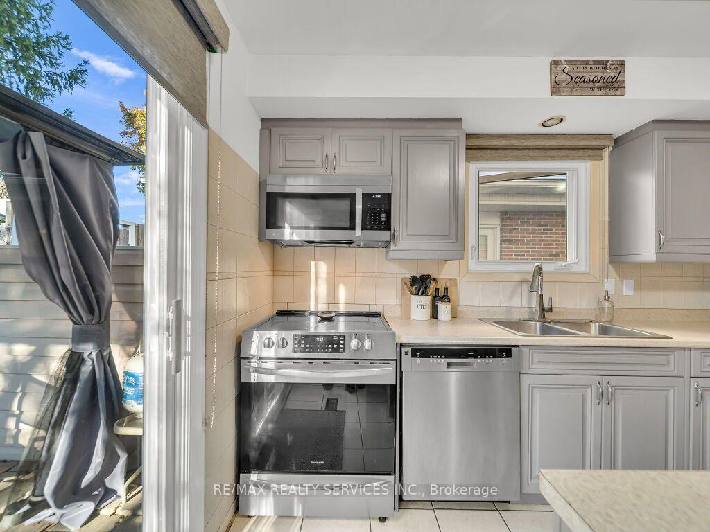 Photo 20 of 158 Fanshawe Drive, Brampton, Heart Lake West — HOMEH