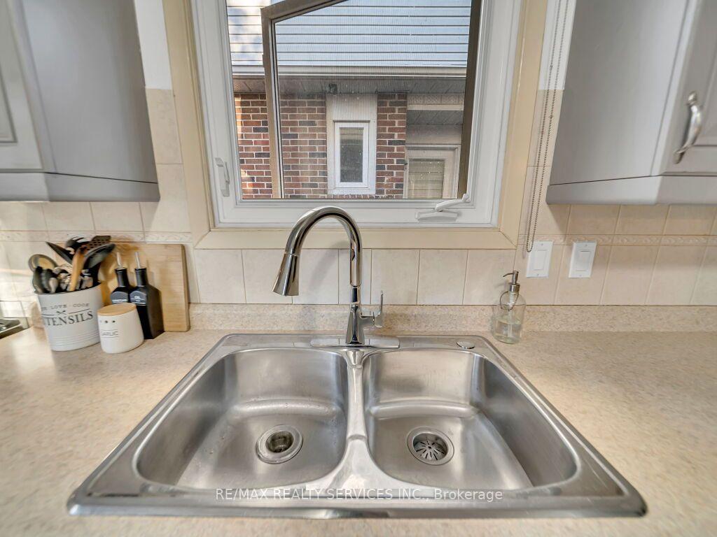 Photo 21 of 158 Fanshawe Drive, Brampton, Heart Lake West — HOMEH