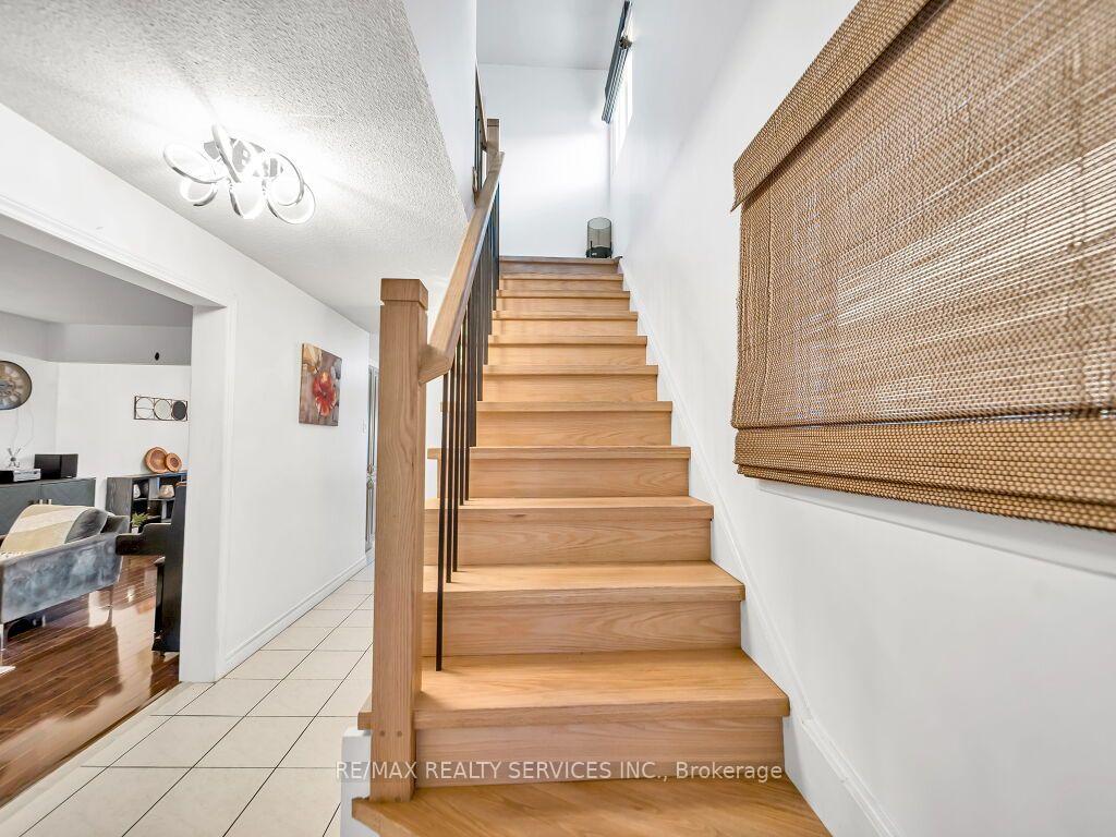 Photo 23 of 158 Fanshawe Drive, Brampton, Heart Lake West — HOMEH