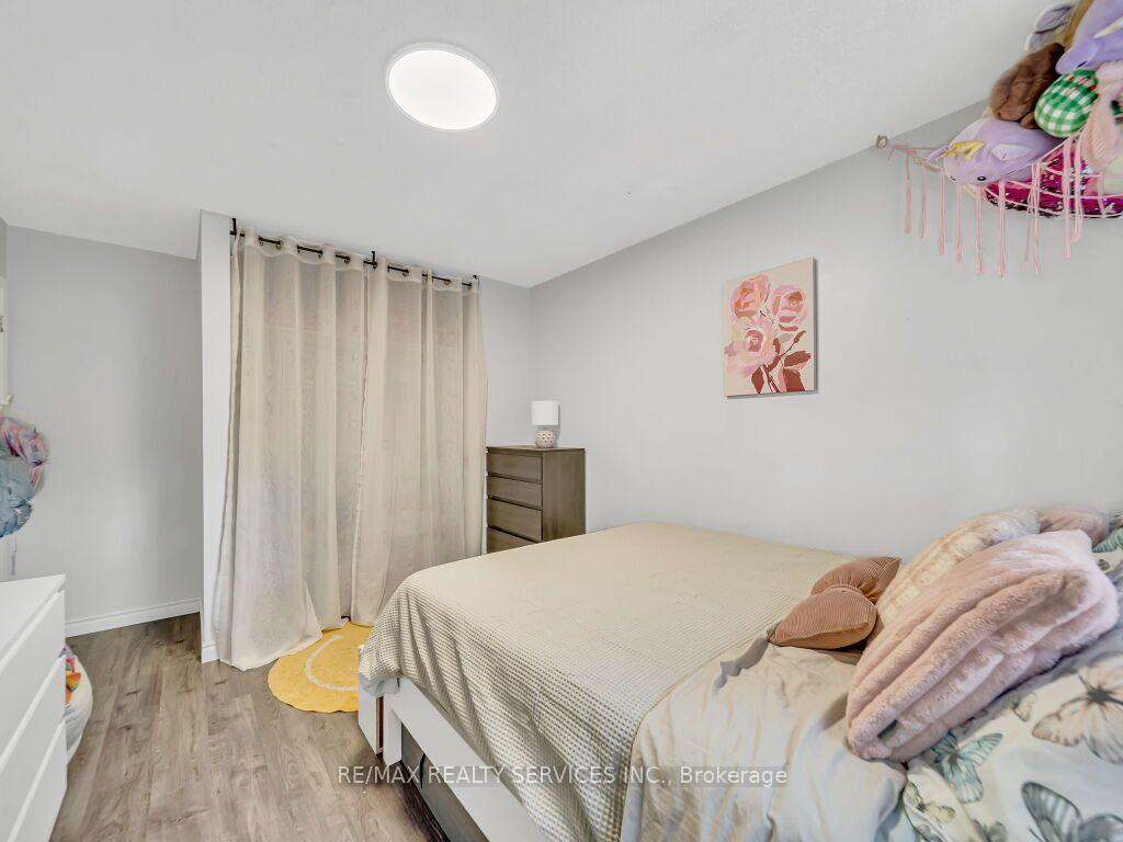 Photo 32 of 158 Fanshawe Drive, Brampton, Heart Lake West — HOMEH