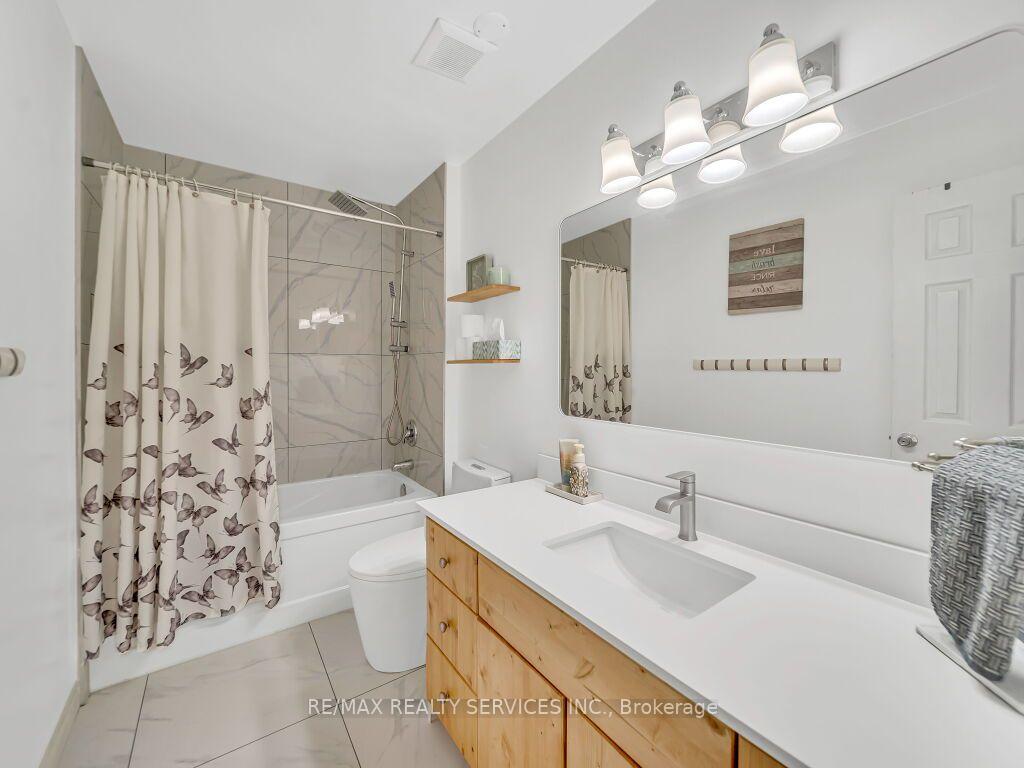 Photo 33 of 158 Fanshawe Drive, Brampton, Heart Lake West — HOMEH