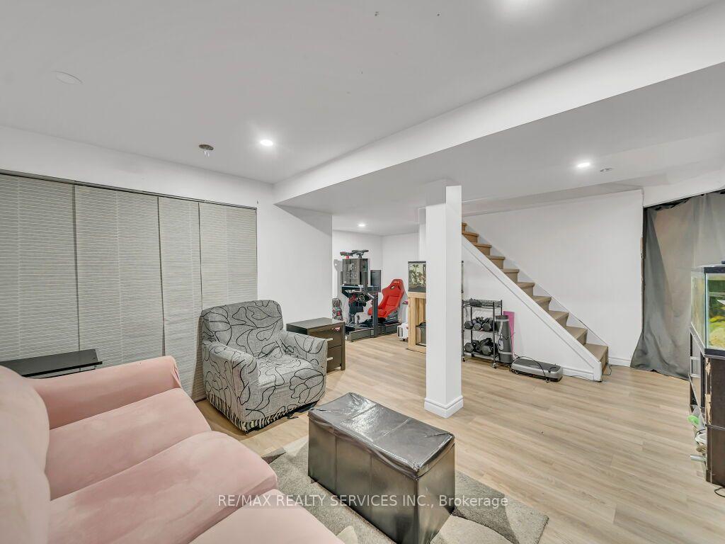 Photo 35 of 158 Fanshawe Drive, Brampton, Heart Lake West — HOMEH