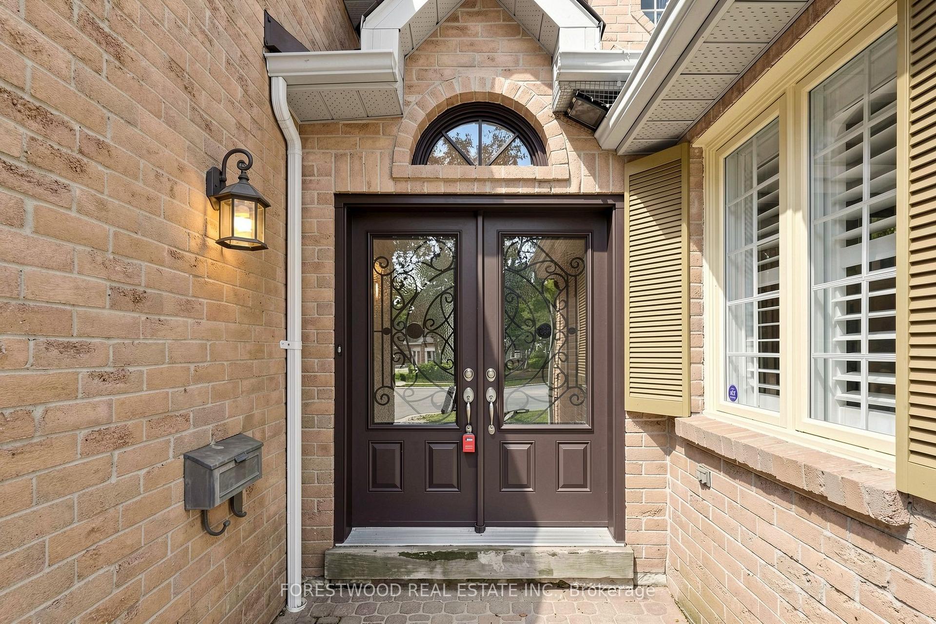 Photo 3 of 4616 Inverness Boulevard, Mississauga, East Credit — HOMEH