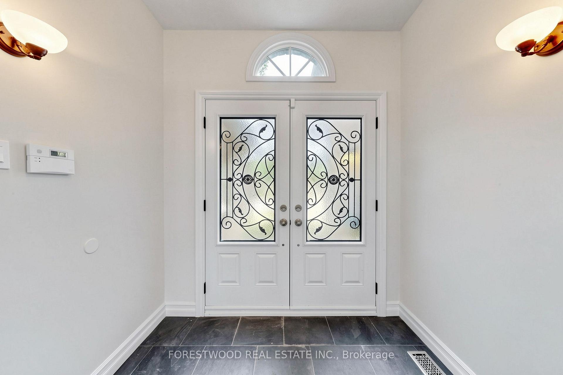 Photo 4 of 4616 Inverness Boulevard, Mississauga, East Credit — HOMEH