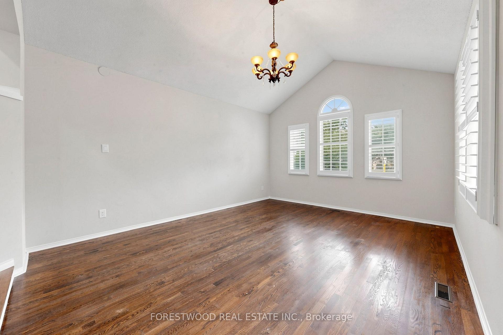Photo 6 of 4616 Inverness Boulevard, Mississauga, East Credit — HOMEH