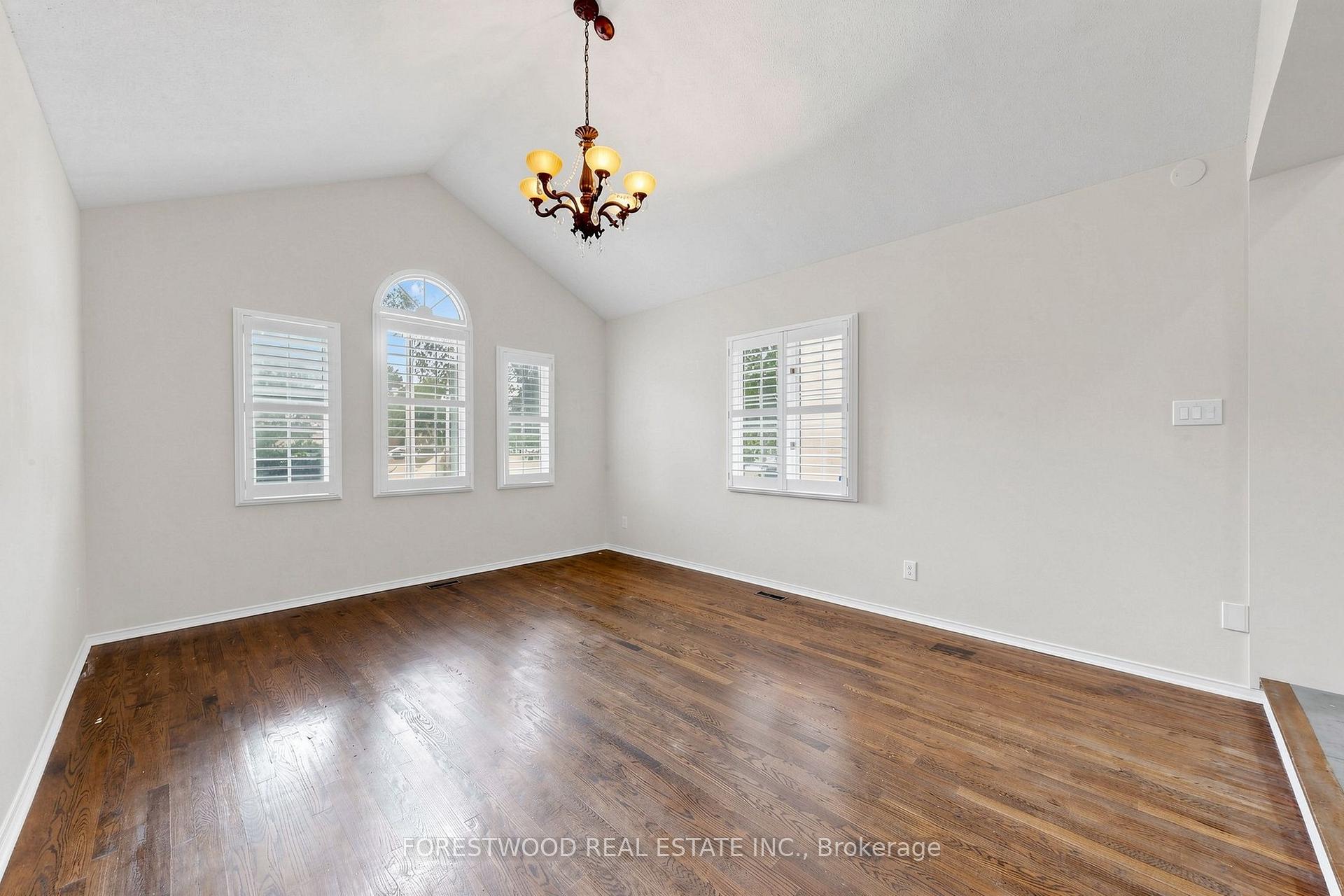 Photo 8 of 4616 Inverness Boulevard, Mississauga, East Credit — HOMEH