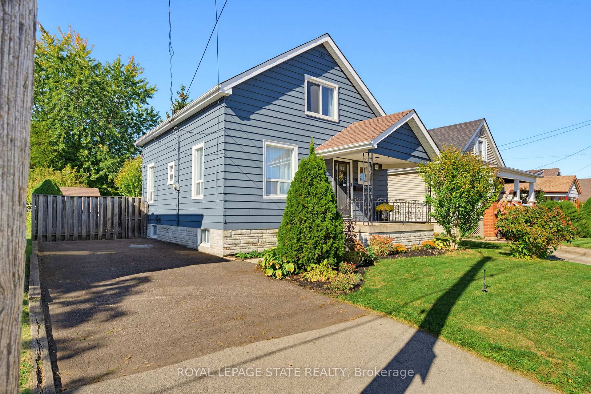 Photo 3 of 206 Craigroyston Road, Hamilton, Bartonville — HOMEH