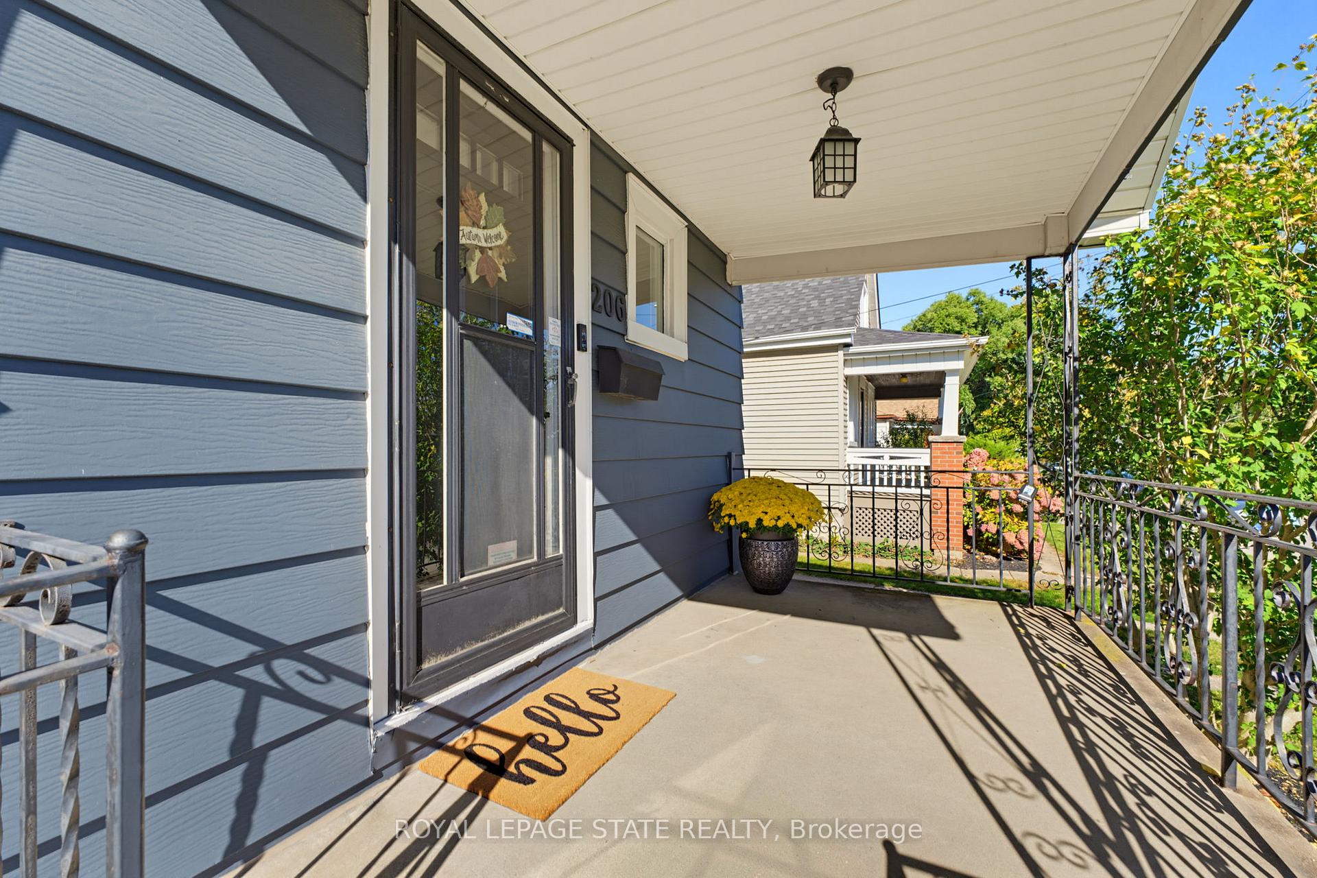 Photo 4 of 206 Craigroyston Road, Hamilton, Bartonville — HOMEH