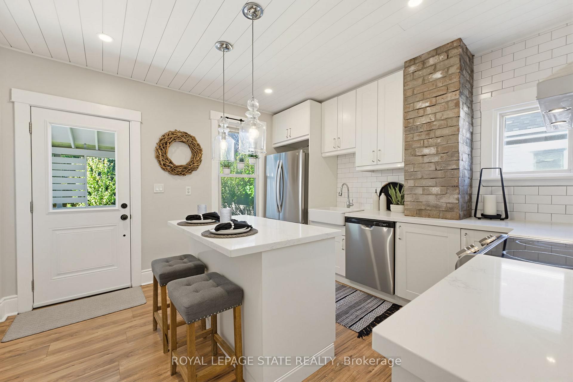 Photo 12 of 206 Craigroyston Road, Hamilton, Bartonville — HOMEH