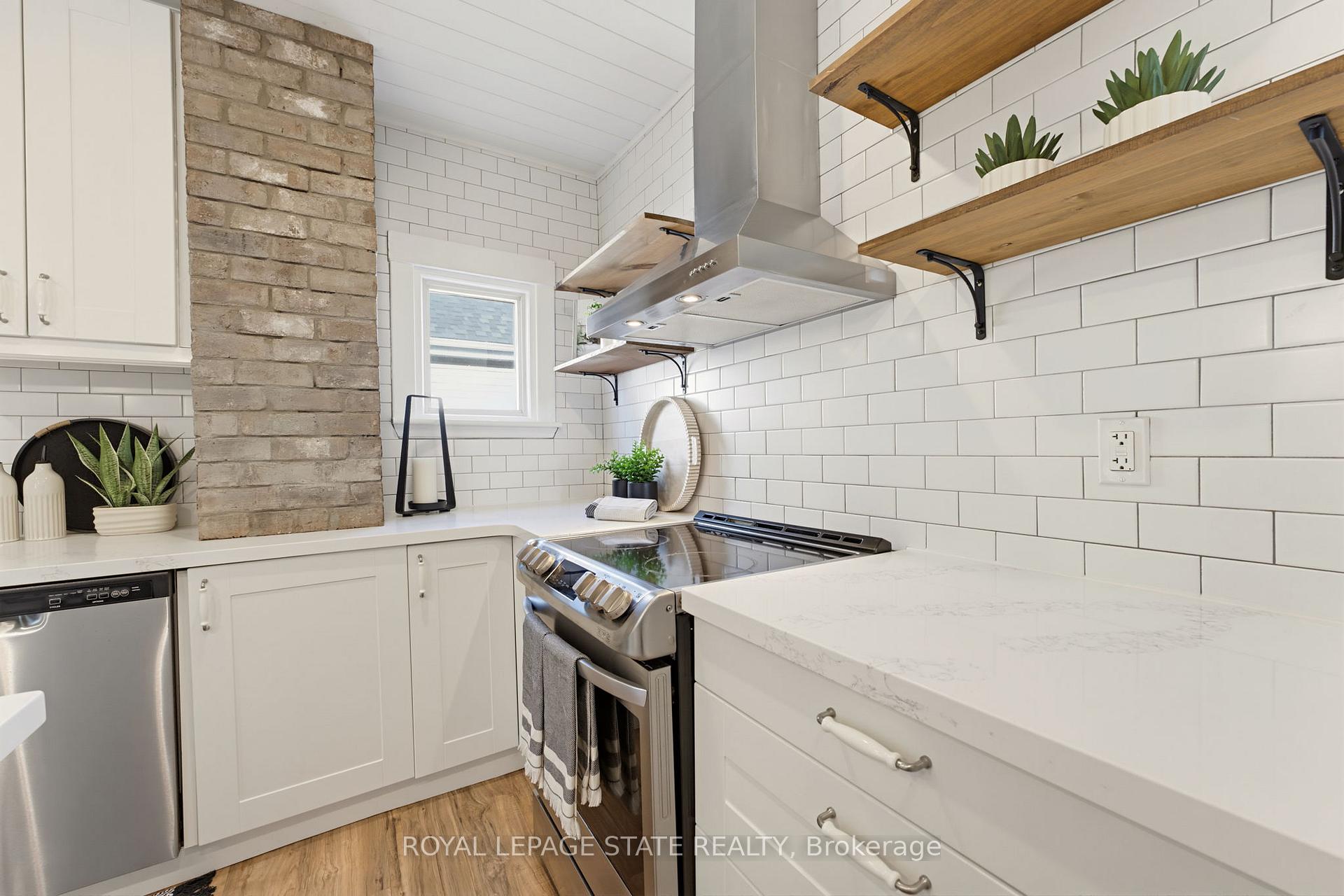 Photo 13 of 206 Craigroyston Road, Hamilton, Bartonville — HOMEH