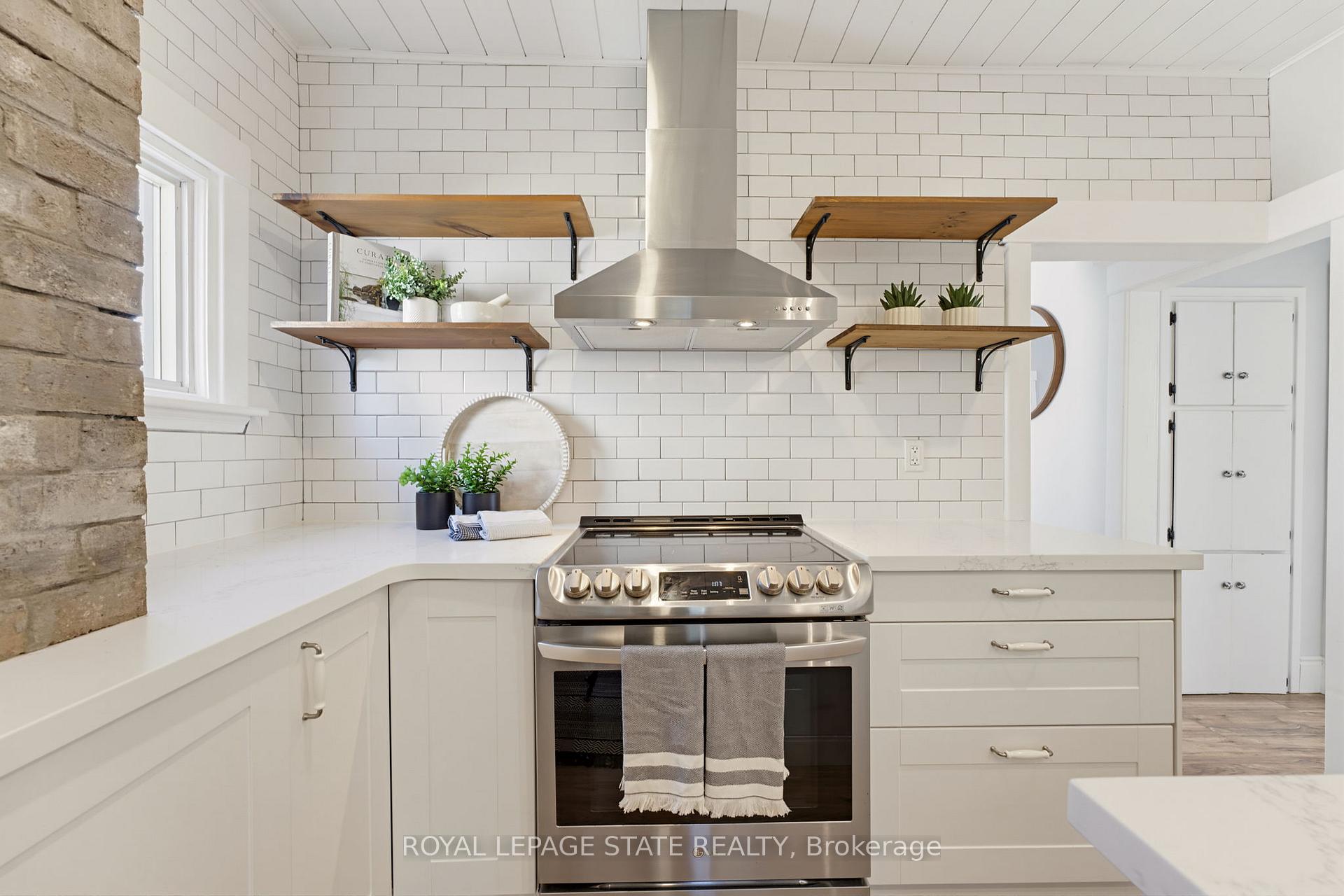 Photo 17 of 206 Craigroyston Road, Hamilton, Bartonville — HOMEH