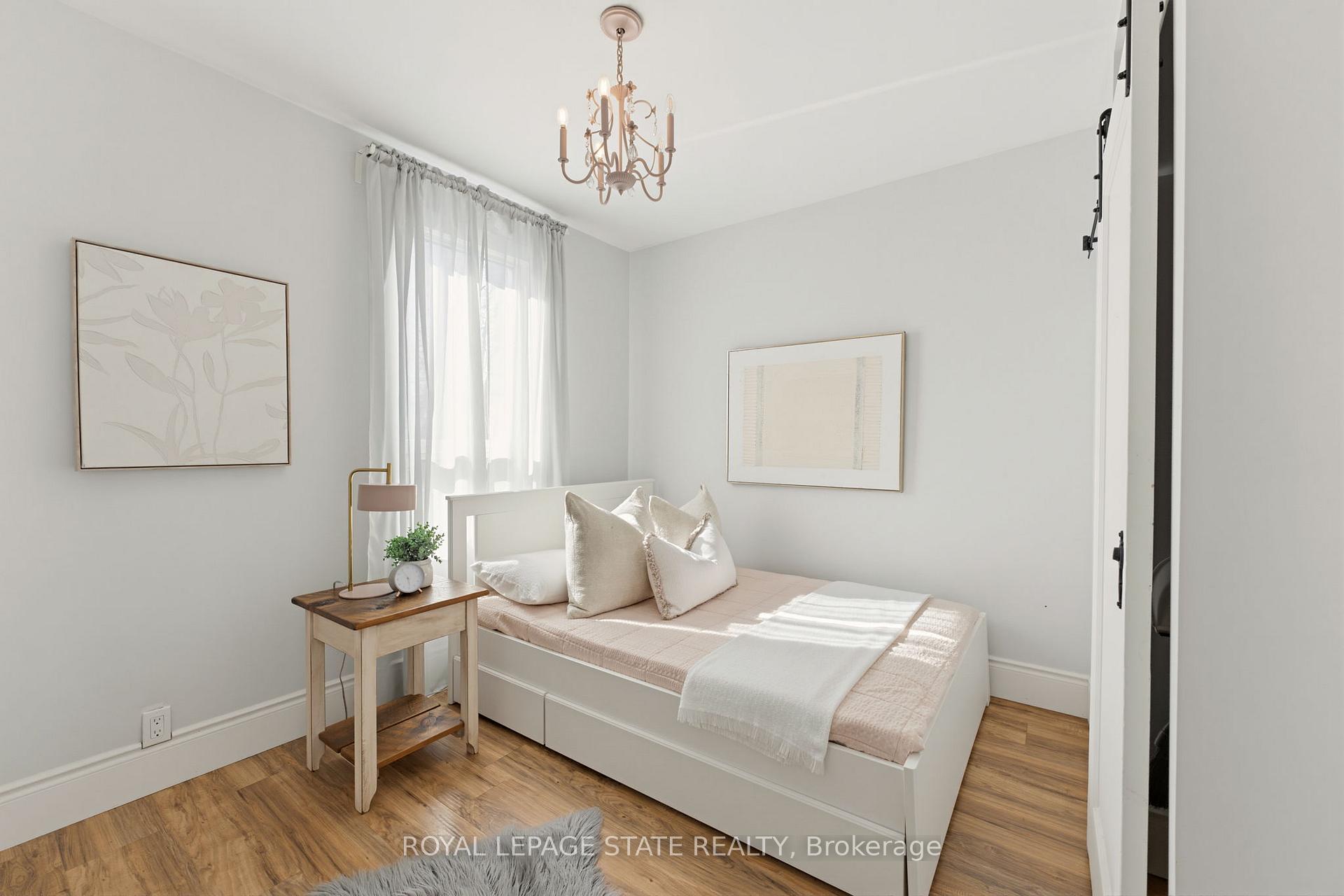 Photo 19 of 206 Craigroyston Road, Hamilton, Bartonville — HOMEH
