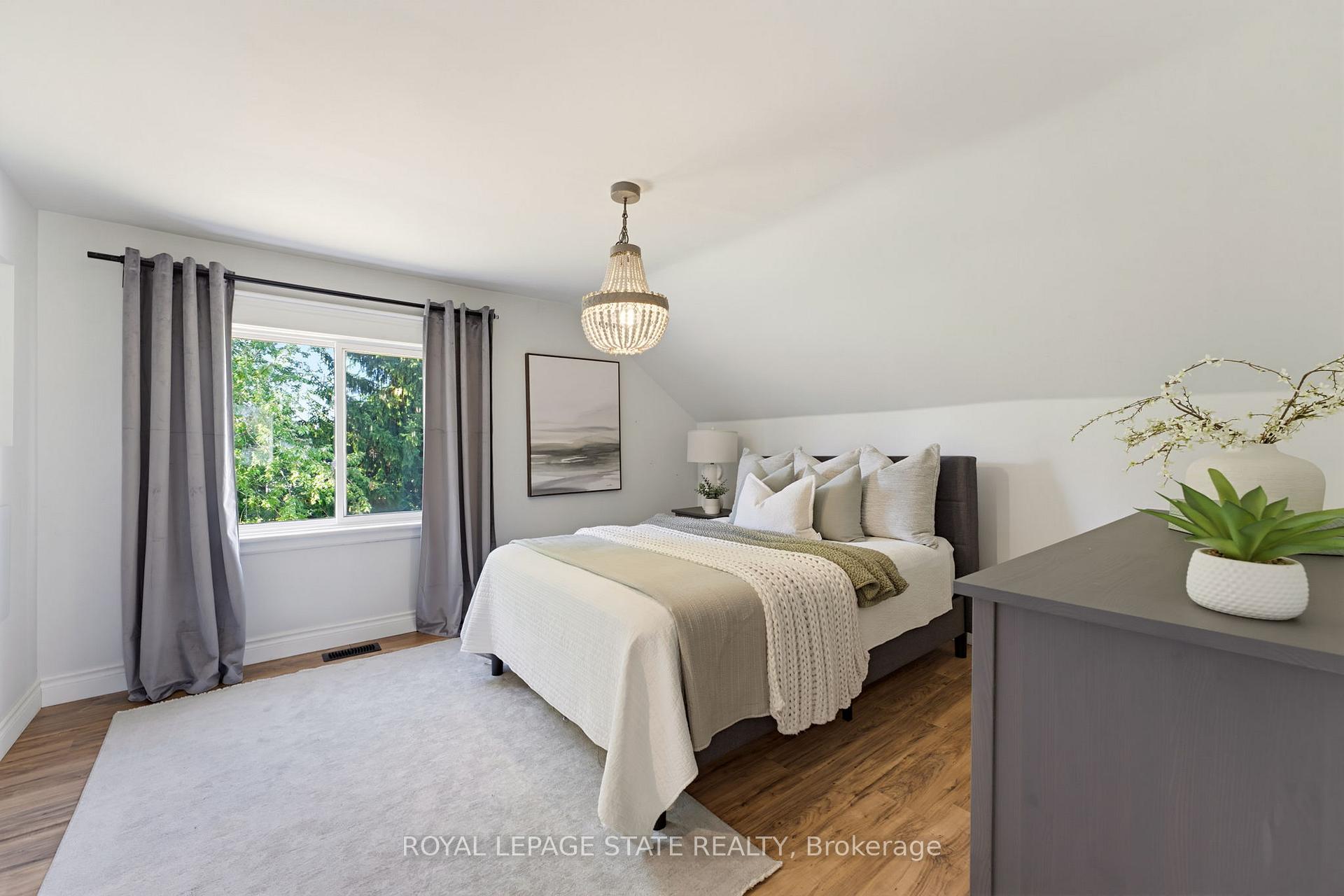 Photo 20 of 206 Craigroyston Road, Hamilton, Bartonville — HOMEH