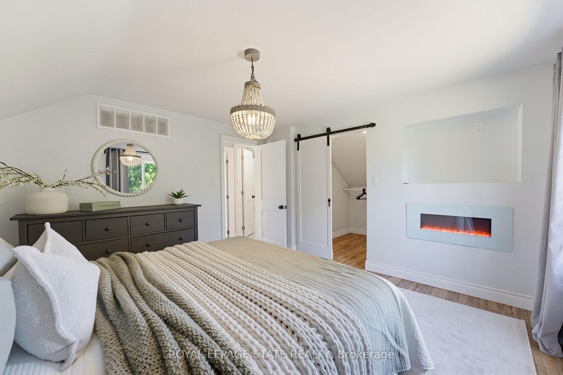 Photo 23 of 206 Craigroyston Road, Hamilton, Bartonville — HOMEH
