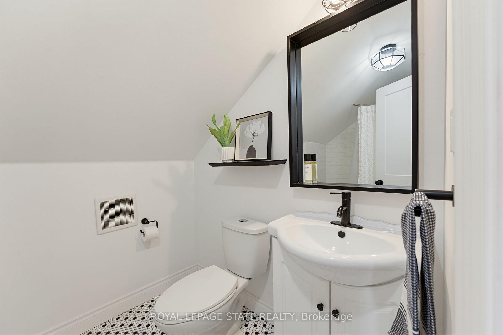 Photo 25 of 206 Craigroyston Road, Hamilton, Bartonville — HOMEH