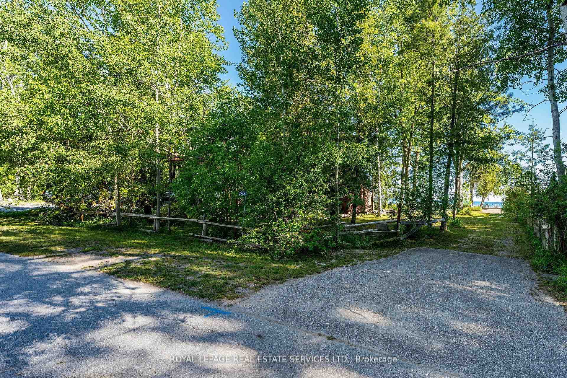 Photo 4 of 2228 Shore Lane, Wasaga Beach — HOMEH