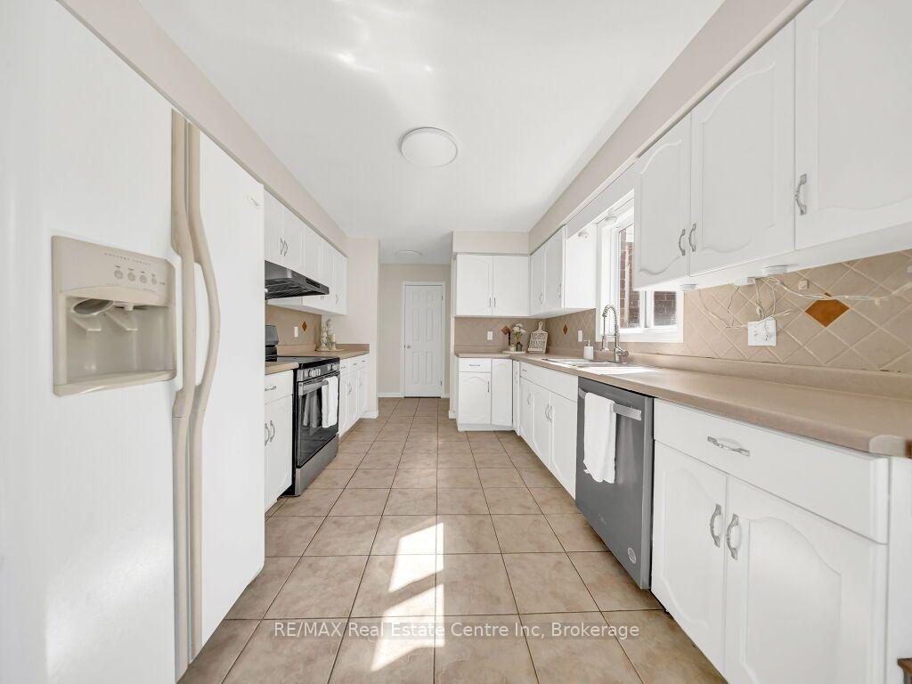 Photo 12 of 61 Moffatt Lane, Guelph, Clairfields/Hanlon Business Park — HOMEH