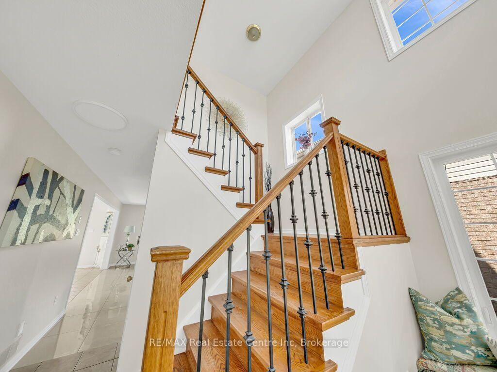 Photo 19 of 61 Moffatt Lane, Guelph, Clairfields/Hanlon Business Park — HOMEH