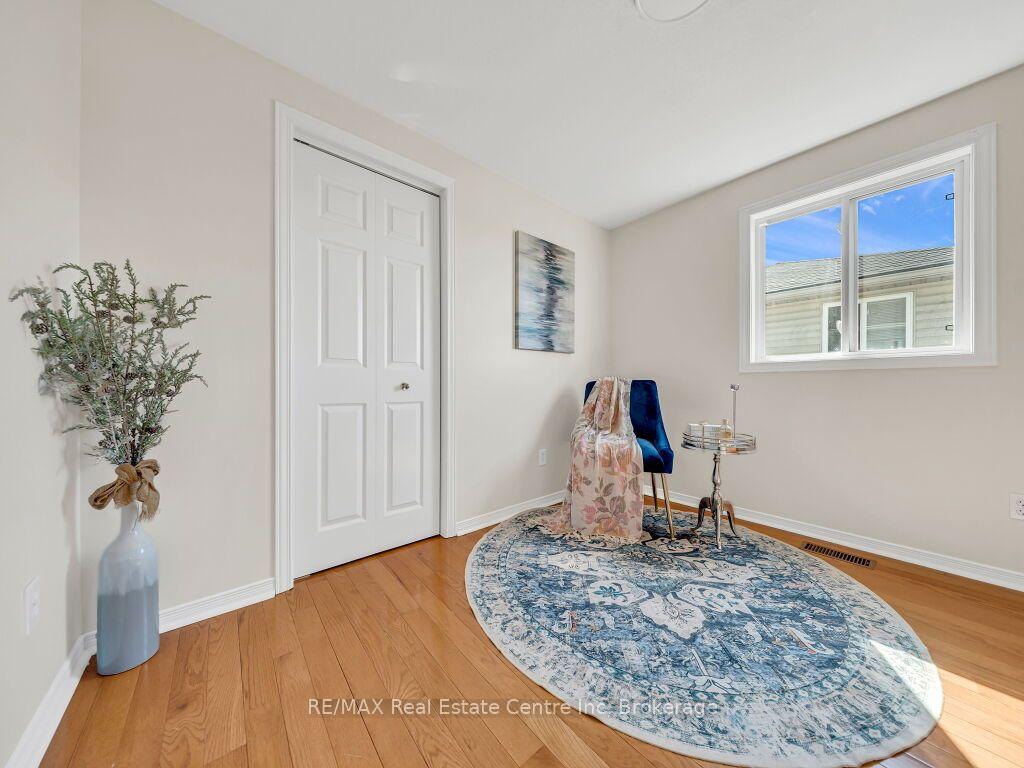 Photo 25 of 61 Moffatt Lane, Guelph, Clairfields/Hanlon Business Park — HOMEH
