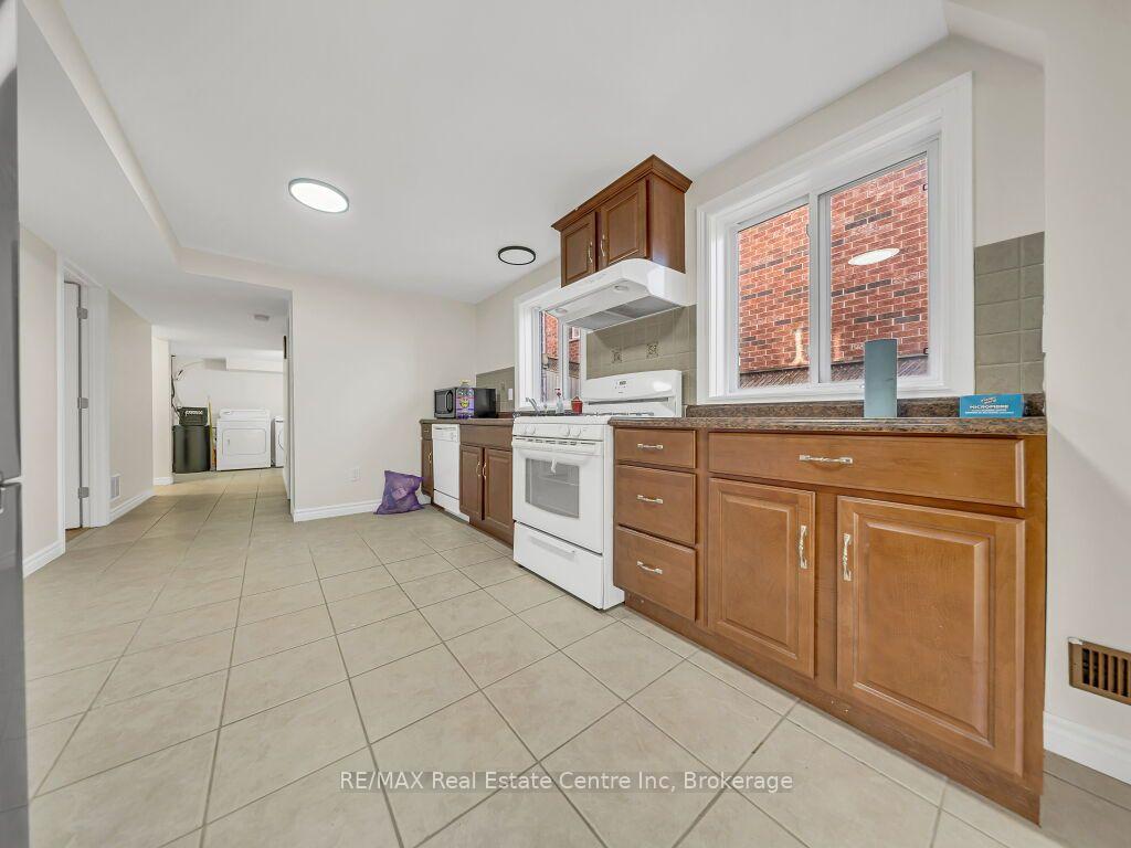 Photo 33 of 61 Moffatt Lane, Guelph, Clairfields/Hanlon Business Park — HOMEH