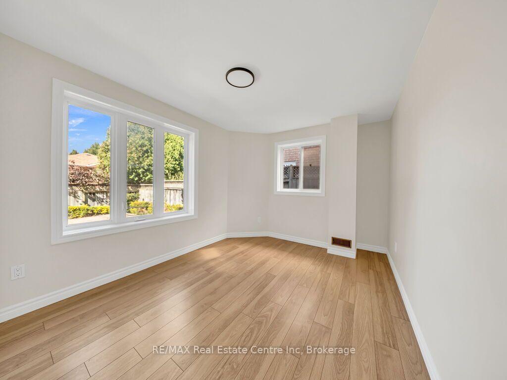 Photo 35 of 61 Moffatt Lane, Guelph, Clairfields/Hanlon Business Park — HOMEH