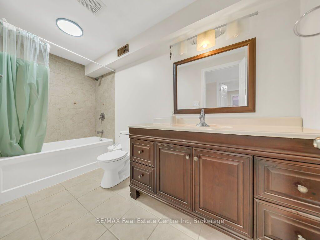 Photo 38 of 61 Moffatt Lane, Guelph, Clairfields/Hanlon Business Park — HOMEH