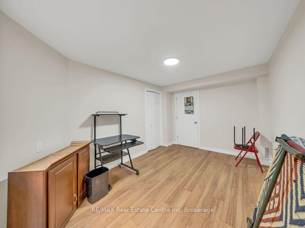Photo 39 of 61 Moffatt Lane, Guelph, Clairfields/Hanlon Business Park — HOMEH