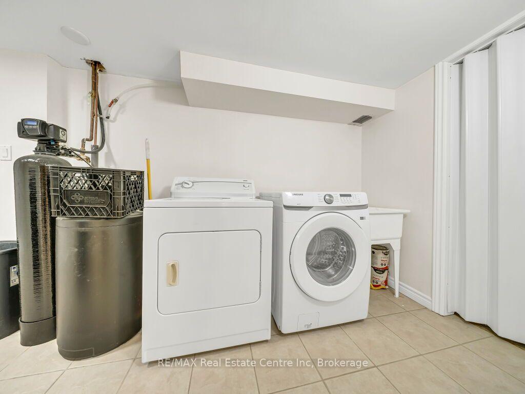 Photo 40 of 61 Moffatt Lane, Guelph, Clairfields/Hanlon Business Park — HOMEH