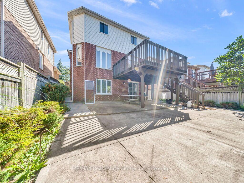 Photo 42 of 61 Moffatt Lane, Guelph, Clairfields/Hanlon Business Park — HOMEH