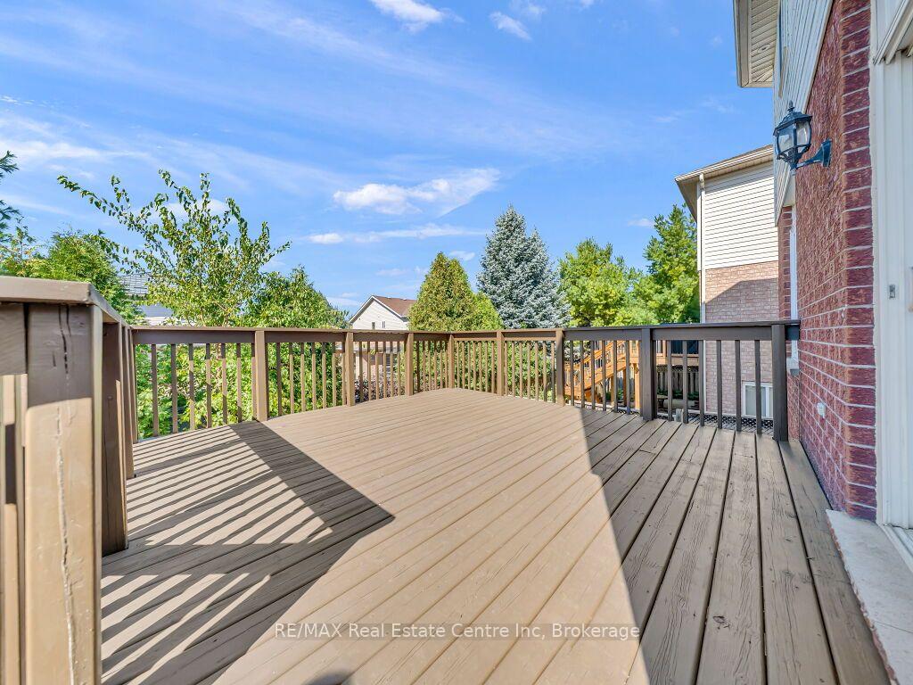 Photo 44 of 61 Moffatt Lane, Guelph, Clairfields/Hanlon Business Park — HOMEH