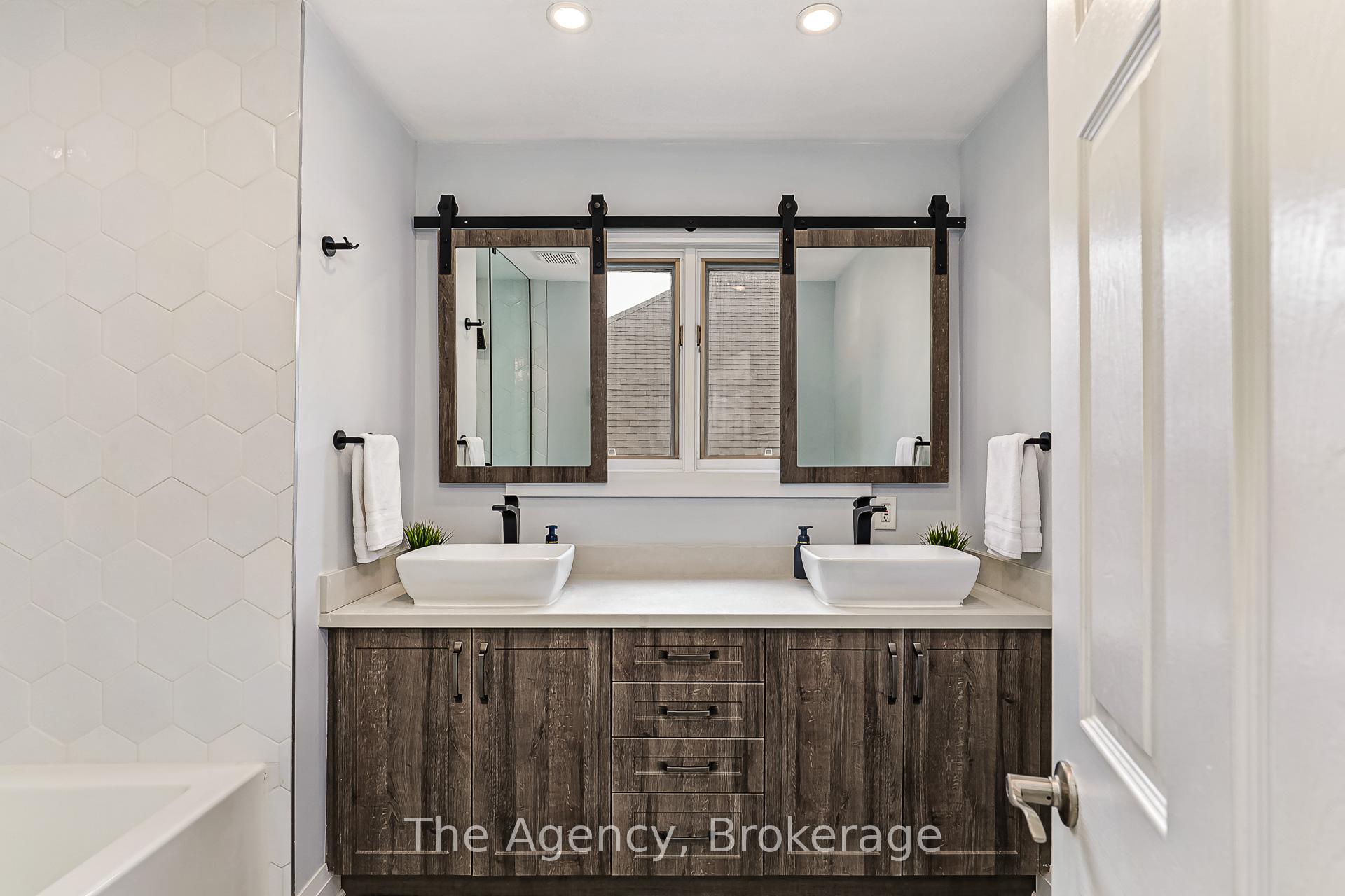 Photo 23 of 136 Grand Cypress Lane, Blue Mountains — HOMEH