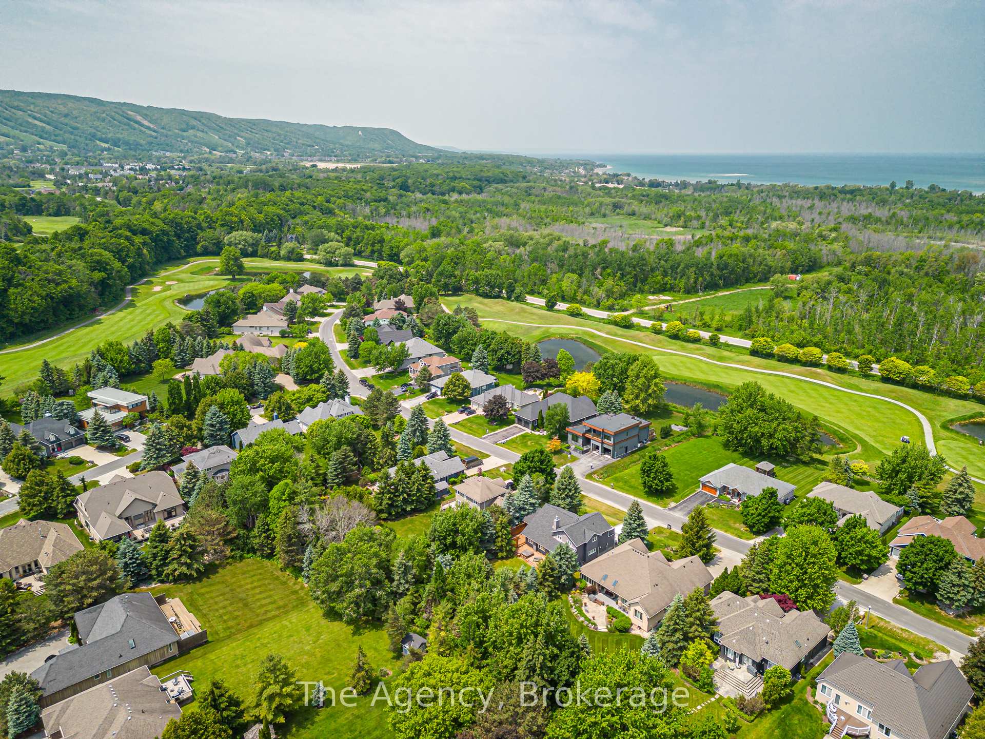 Photo 35 of 136 Grand Cypress Lane, Blue Mountains — HOMEH