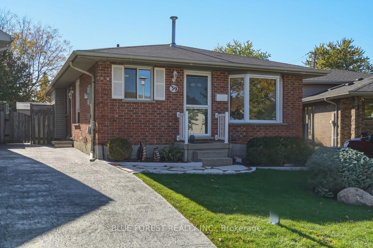 Photo 1 of 39 Gerald Crescent, London, South J — HOMEH