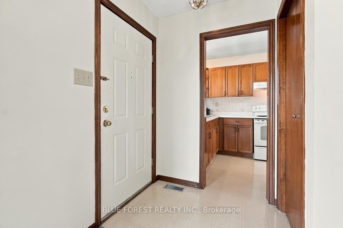 Photo 5 of 39 Gerald Crescent, London, South J — HOMEH