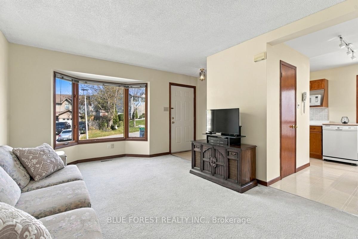 Photo 6 of 39 Gerald Crescent, London, South J — HOMEH