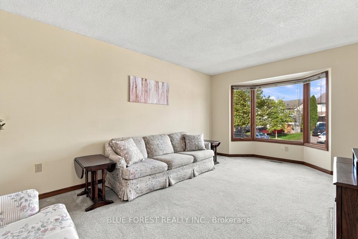 Photo 8 of 39 Gerald Crescent, London, South J — HOMEH