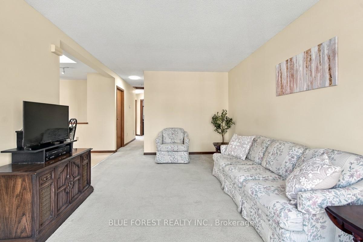 Photo 9 of 39 Gerald Crescent, London, South J — HOMEH
