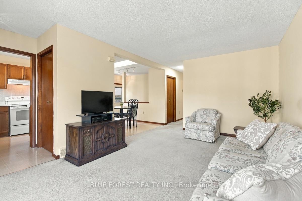 Photo 10 of 39 Gerald Crescent, London, South J — HOMEH