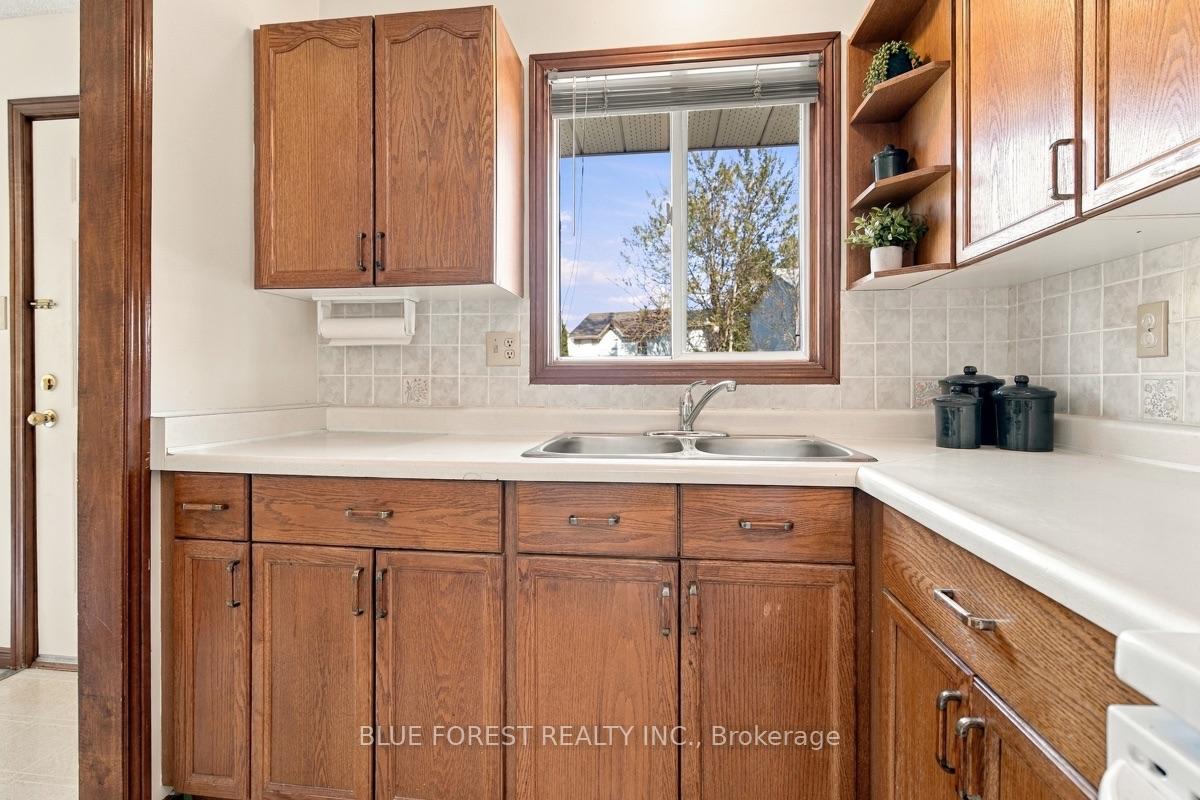 Photo 13 of 39 Gerald Crescent, London, South J — HOMEH