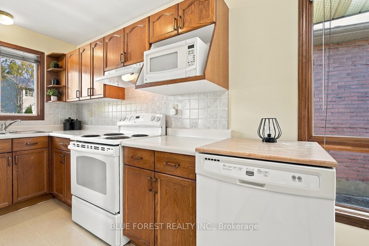 Photo 15 of 39 Gerald Crescent, London, South J — HOMEH
