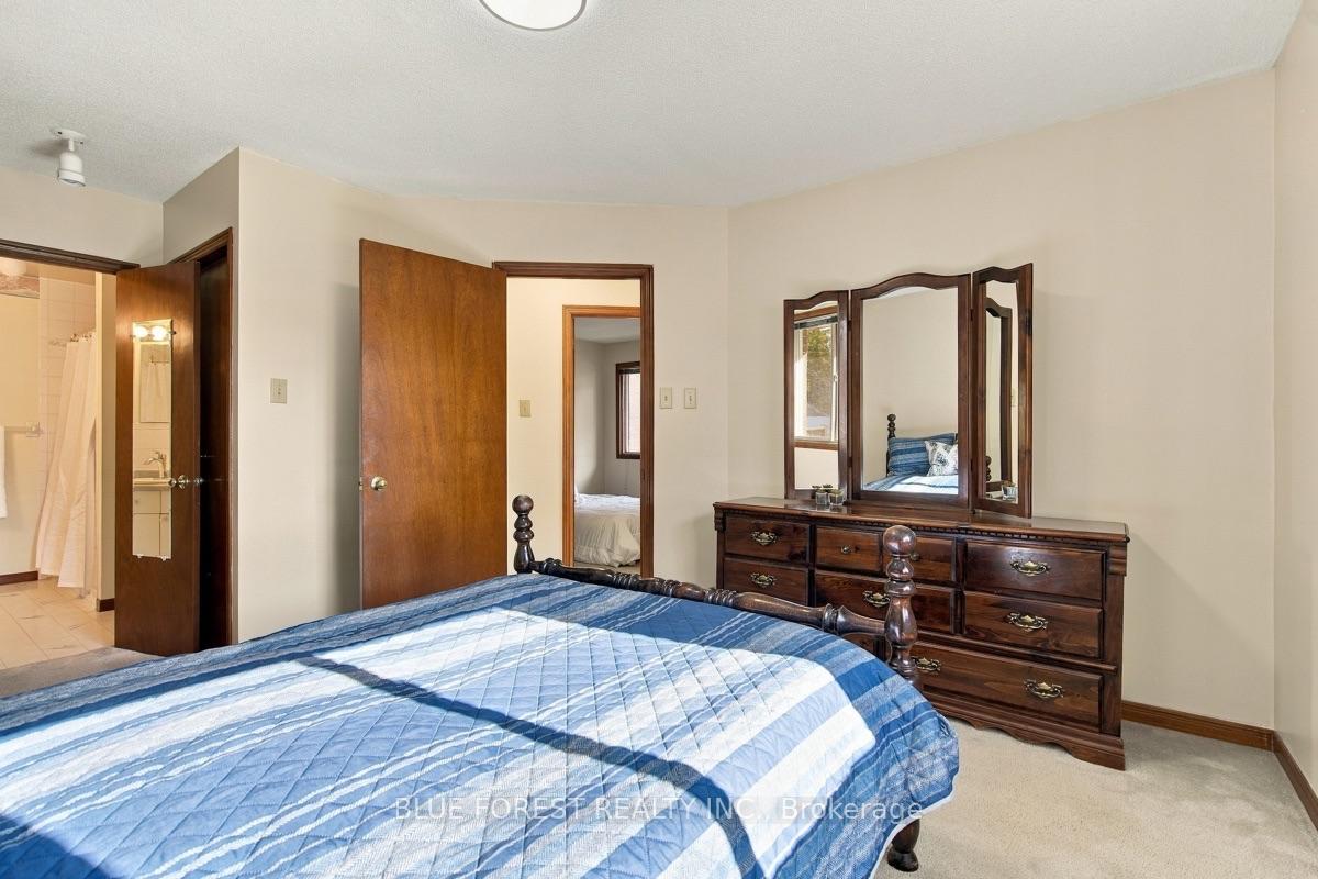 Photo 23 of 39 Gerald Crescent, London, South J — HOMEH