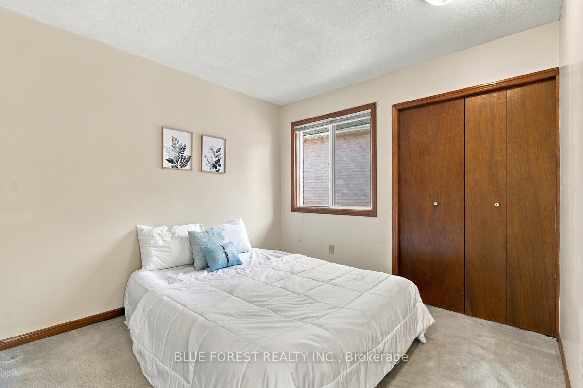 Photo 29 of 39 Gerald Crescent, London, South J — HOMEH