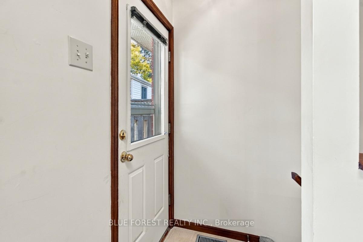 Photo 31 of 39 Gerald Crescent, London, South J — HOMEH