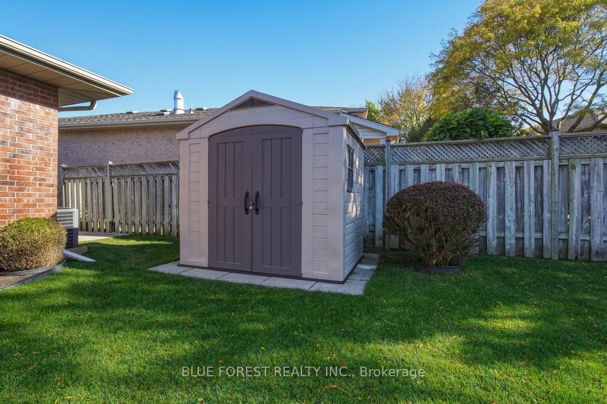 Photo 49 of 39 Gerald Crescent, London, South J — HOMEH