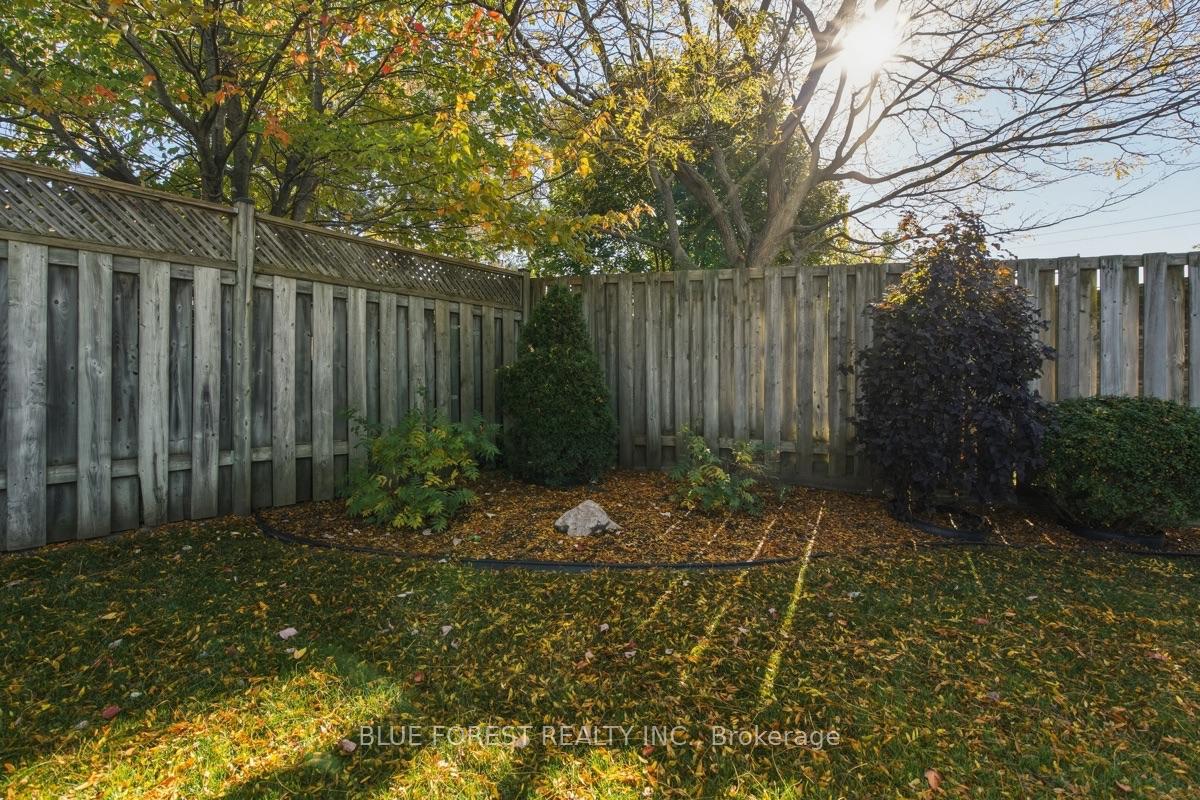 Photo 54 of 39 Gerald Crescent, London, South J — HOMEH