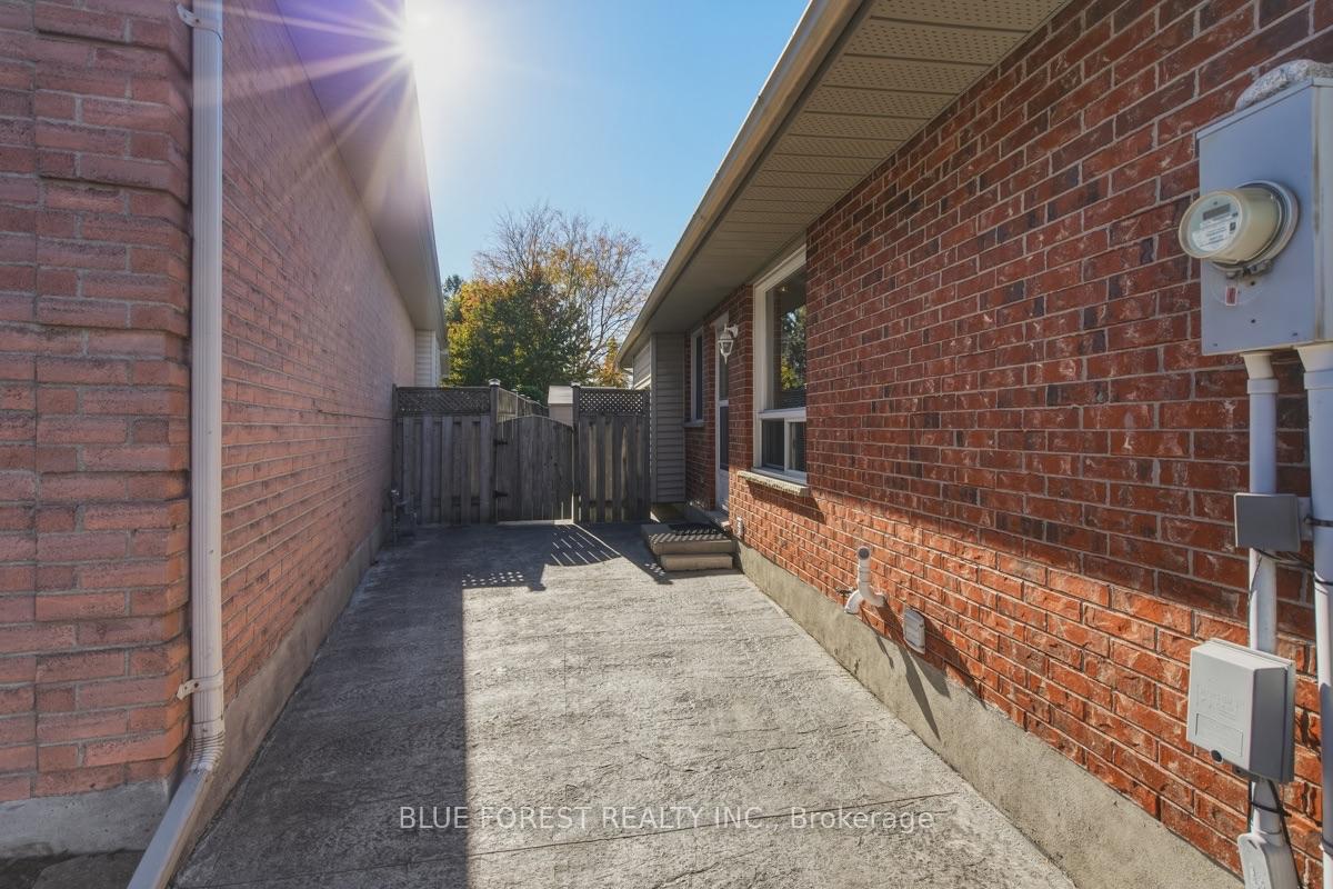 Photo 55 of 39 Gerald Crescent, London, South J — HOMEH