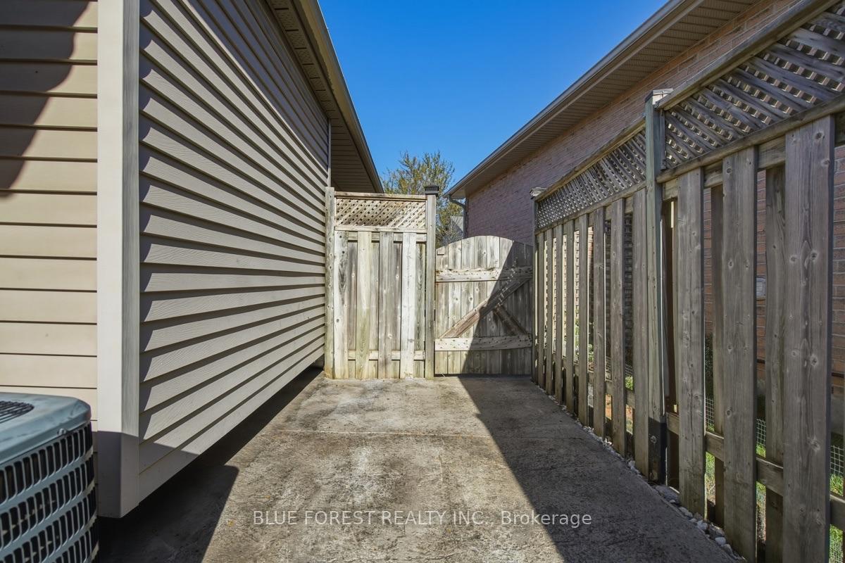 Photo 56 of 39 Gerald Crescent, London, South J — HOMEH
