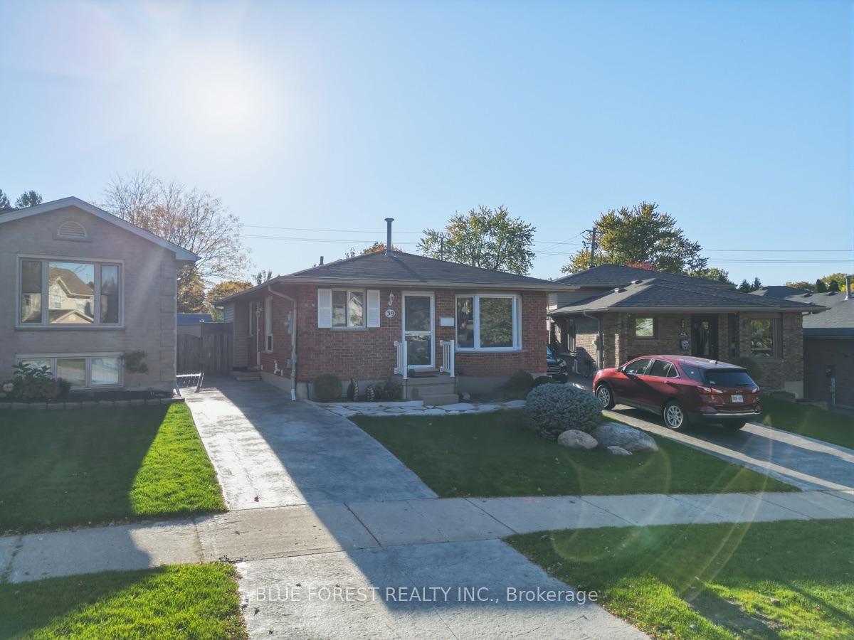 Photo 58 of 39 Gerald Crescent, London, South J — HOMEH