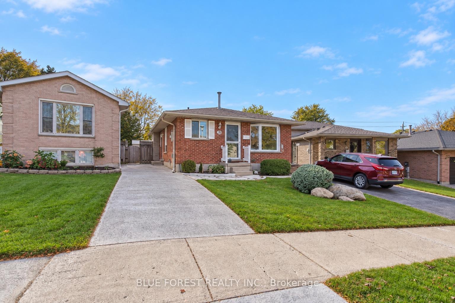 Photo 4 of 39 Gerald Crescent, London, South J — HOMEH